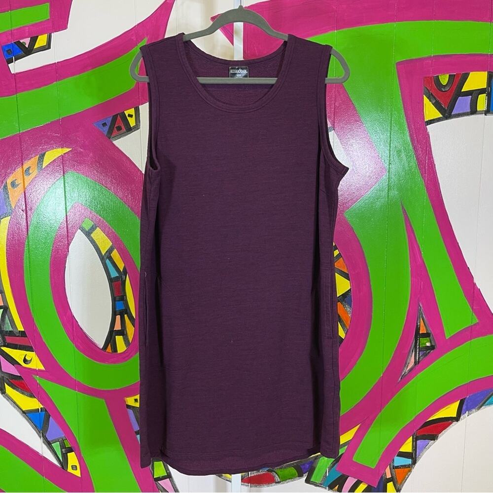 32 Cool, Sleeveless Sweatshirt Dress w/Pockets. Size XL. Excellent condition!